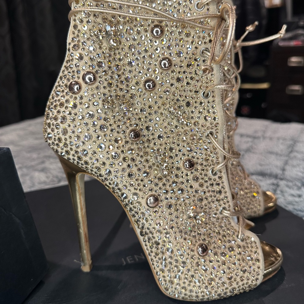 Giuseppe Zanotti by Jennifer Lopez - The Lynda A
Crystal Encrusted Rose gold